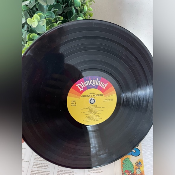 VINYL RECORD DISNEYLAND WALT DISNEY'S CHILDREN'S FAVORITES VOLUME TWO 29 songs - Picture 5 of 6